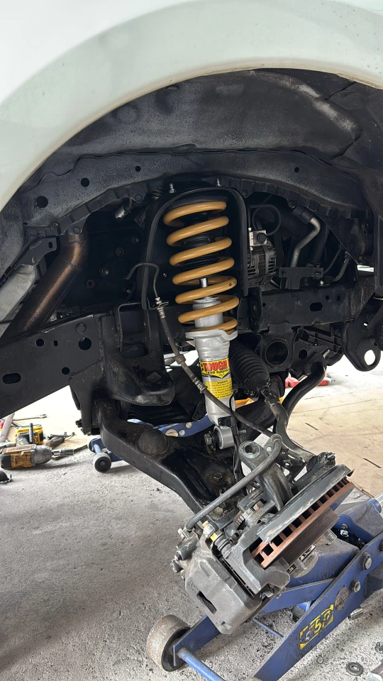 Sistema de suspensión Dobinsons instalado en camioneta 4x4