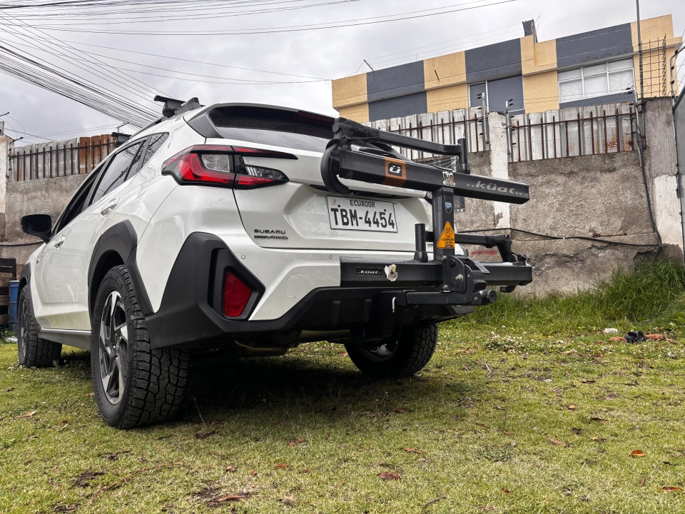 Barra de tiro instalada en vehículo Subaru