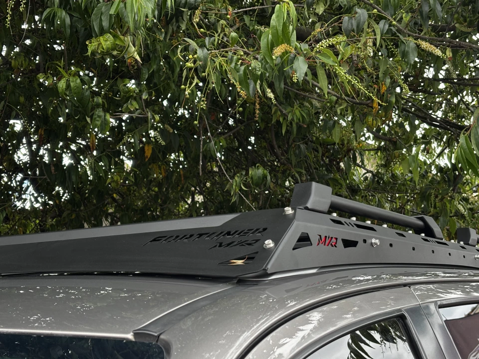 Parrilla de techo instalada en Toyota Fortuner GR