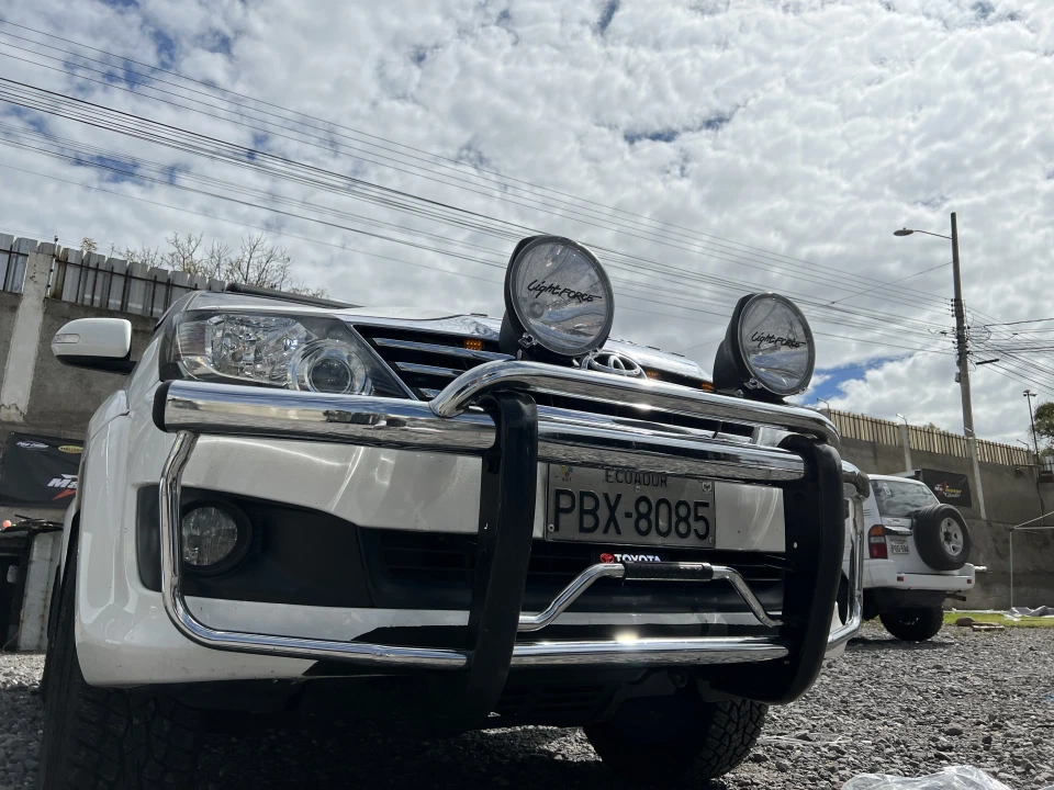 Iluminación para Toyota Fortuner. Proyecto real Maxmotor 4x4.