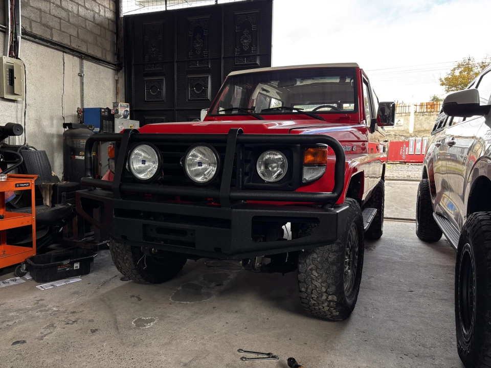 Bullbar delantero instalado en Toyota Land Cruiser