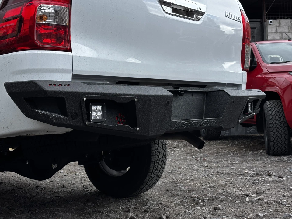 Protección posterior instalada en Toyota Hilux