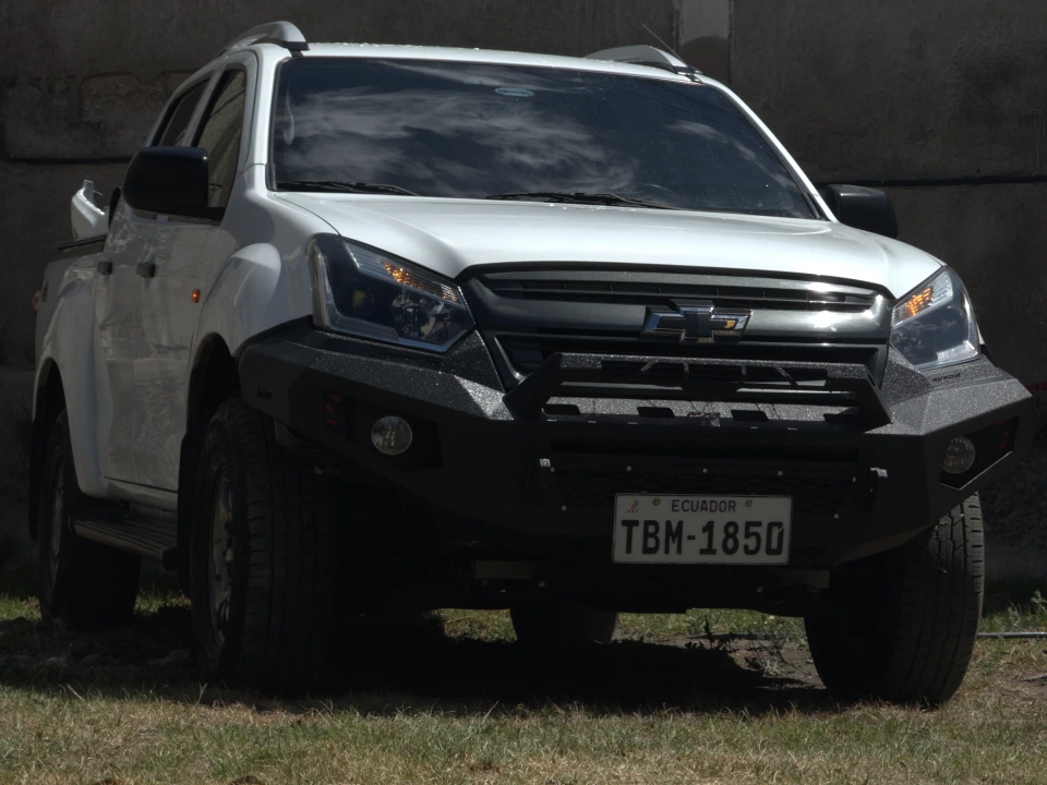 Chevrolet D-Max con bullbar delantero e iluminación para configuración off-road