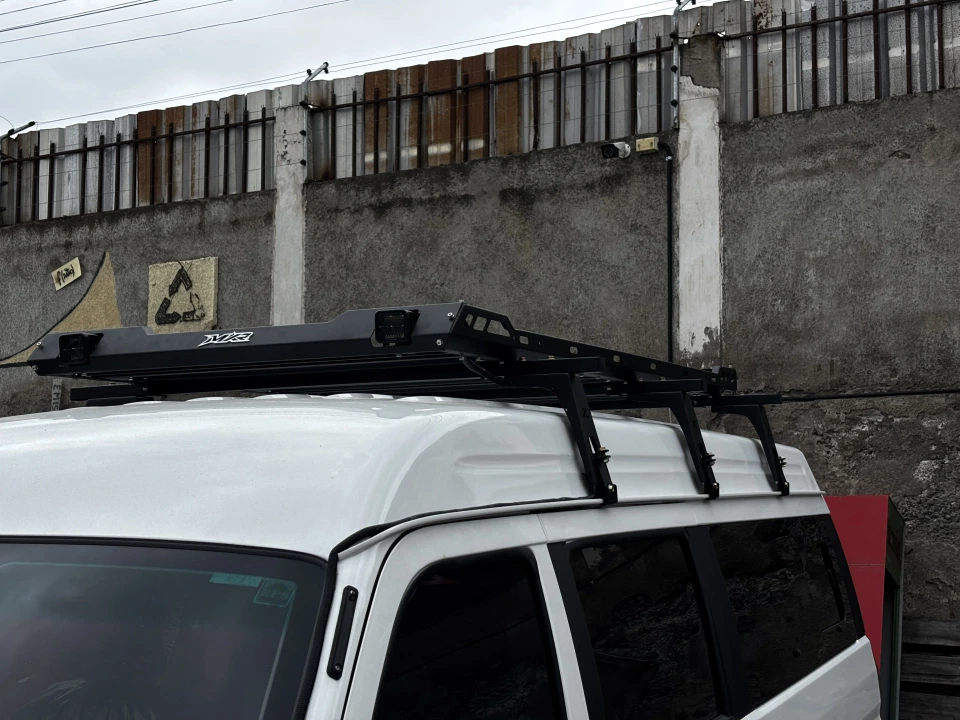 Parrilla de carga instalada en techo de furgoneta
