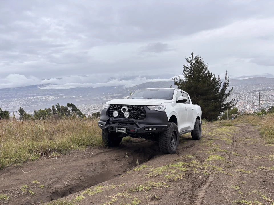 Bullbar delantero instalado en GWM Poer