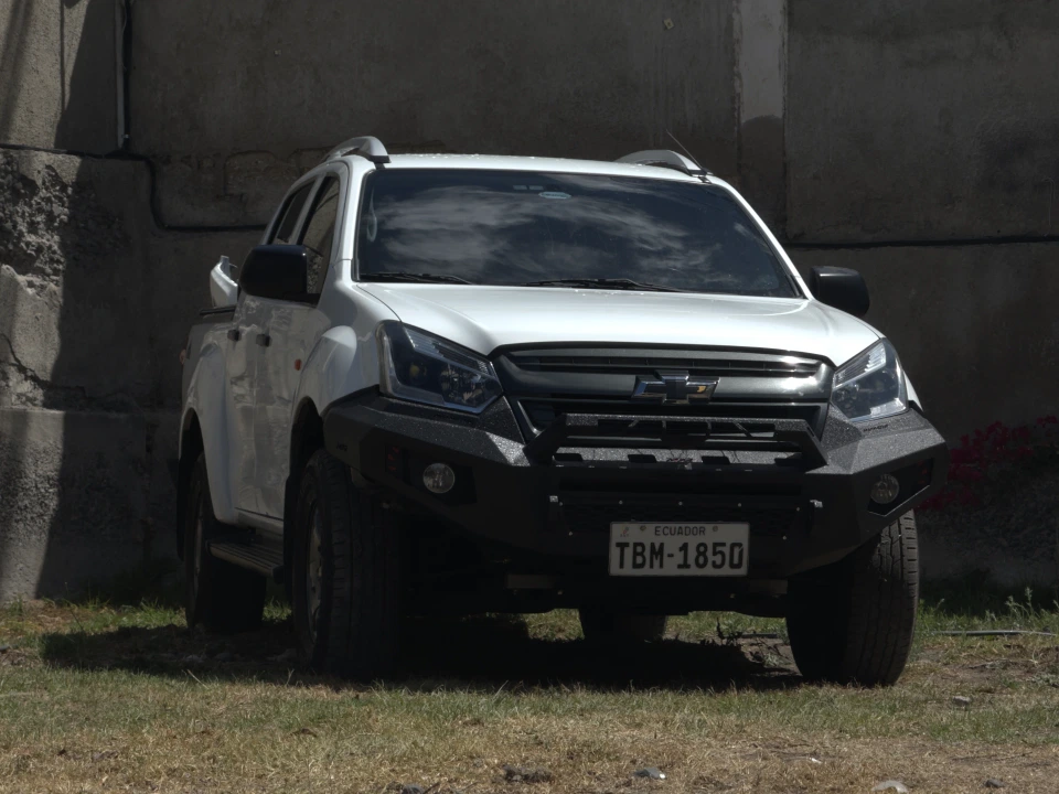 Vista panorámica de Chevrolet D-Max equipada con bullbar delantero Maxmotor