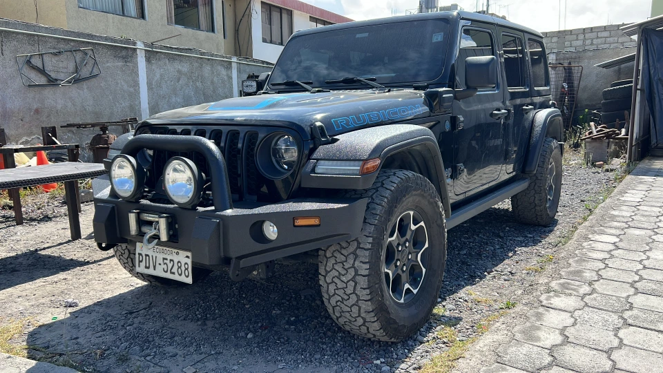 Bullbar delantero instalado en Jeep Wrangler