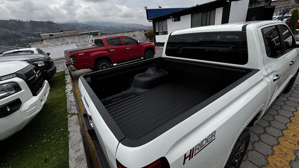 Balde de Mitsubishi L200 con recubrimiento de poliuretano Maxlining